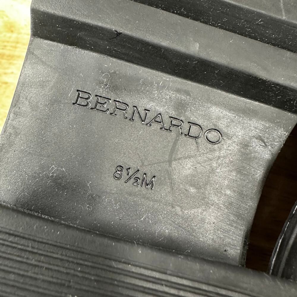 Bernardo NWOB Studio Lug Sole Loafer in Garnet Size 8.5M Pebbled Leather Slip On - Picture 9 of 9